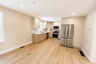 562 Gorham St, Lowell, MA 01852 - Photo 10