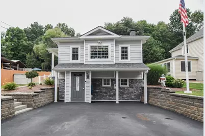 102 Lakeshore Dr, West Brookfield, MA 01585 - Photo 1