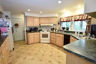 12 Trailwood Dr, Bridgewater, MA 02324 - Photo 10