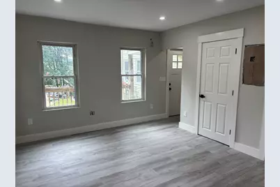 22 Pleasant St, Fitchburg, MA 01420 - Photo 14