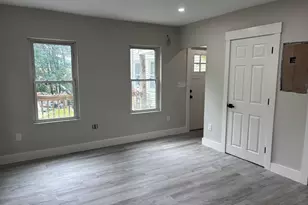 22 Pleasant St, Fitchburg, MA 01420 - Photo 14