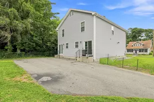 9-11 James St, Holyoke, MA 01040 - Photo 24