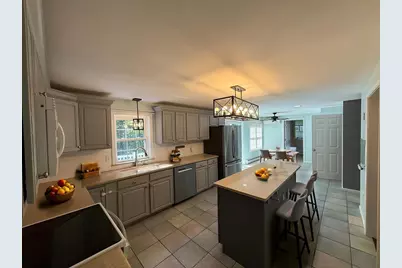 9 Bancroft St, Pepperell, MA 01463 - Photo 4