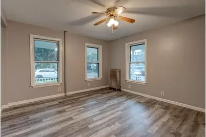51 View St, Holyoke, MA 01040 - Photo 6