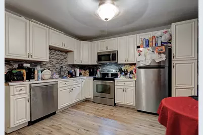 51 View St, Holyoke, MA 01040 - Photo 16