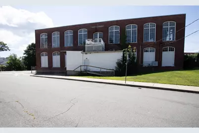15 Shaw St, Fall River, MA 02724 - Photo 2