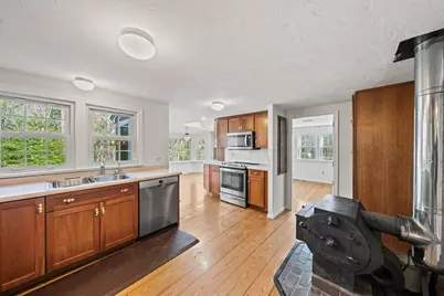 197 Circuit St, Hanover, MA 02339 - Photo 8