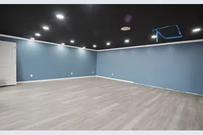 71 Sun Valley Rd, Holyoke, MA 01040 - Photo 6