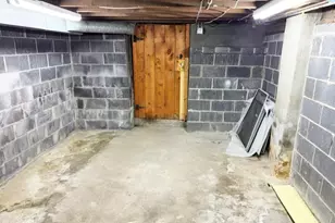 11 Maple Ave, Northampton, MA 01060 - Photo 32