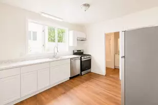 152 Spruce St, Watertown, MA 02472 - Photo 2