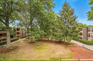 2 Shrewsbury Green Dr, Shrewsbury, MA 01545 - Photo 12