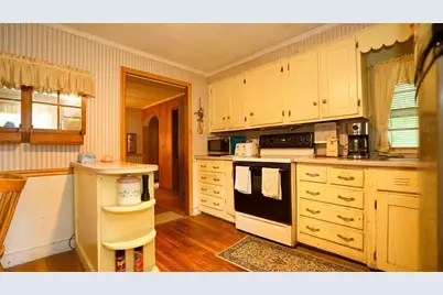 351 Towne St, North Attleboro, MA 02760 - Photo 4