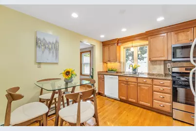 20 Paragon Rd, Boston, MA 02132 - Photo 6