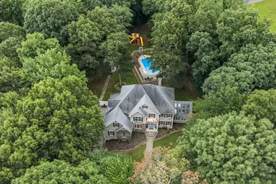 4 Iroquois Ln, Wilbraham, MA 01095 - Photo 2