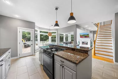 4 Iroquois Ln, Wilbraham, MA 01095 - Photo 6