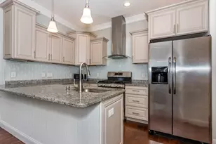 18 Kittredge St, Boston, MA 02131 - Photo 6