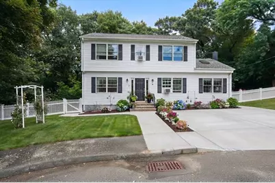 9 Zamora St, Saugus, MA 01906 - Photo 2