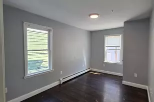 32 Park St, Salem, MA 01970 - Photo 4