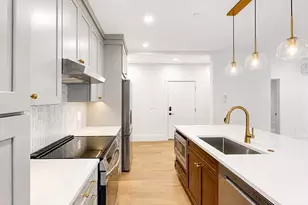 139 Sycamore St, Somerville, MA 02145 - Photo 2