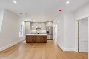 139 Sycamore St, Somerville, MA 02145 - Photo 4