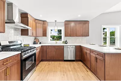 21 Hilltop Rd, Dartmouth, MA 02747 - Photo 6