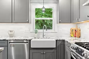 111 Florida Dr, Agawam, MA 01001 - Photo 6