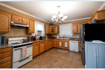 54 Arizona St, Fall River, MA 02721 - Photo 8