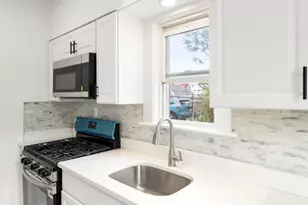 16 Oakes St, Everett, MA 02420 - Photo 4