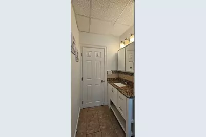 157 Lonsdale St #2W, Fall River, MA 02721 - Photo 8