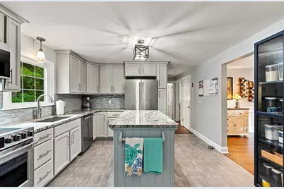 8 Mellen St, Hopedale, MA 01747 - Photo 10