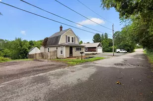 15 Hillside Ave, Middleborough, MA 02346 - Photo 2