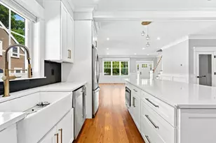 698 Trapelo Rd, Waltham, MA 02452 - Photo 8
