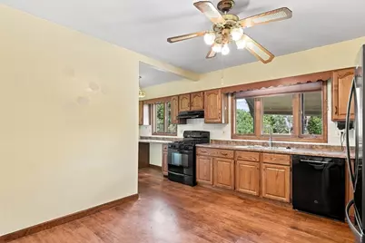 33 Kenwood Ter, Springfield, MA 01108 - Photo 16