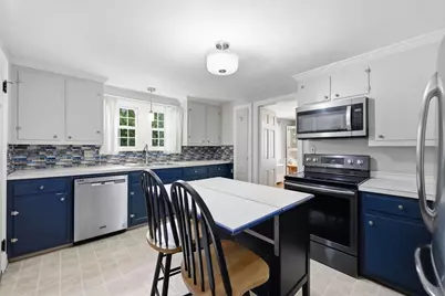 250 Gillette Ave, Springfield, MA 01118 - Photo 6
