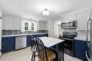 250 Gillette Ave, Springfield, MA 01118 - Photo 6
