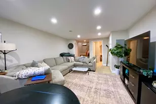512 E 3rd St, Boston, MA 02127 - Photo 10