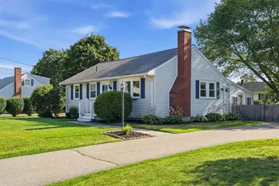 16 Robert Ave, Woburn, MA 01801 - Photo 2