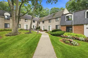 95 Commons Dr, Shrewsbury, MA 01545 - Photo 2
