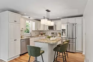 7 Locust St, Reading, MA 01867 - Photo 12