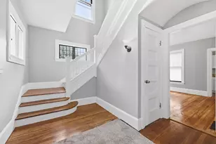 43 Cornell St, Springfield, MA 01109 - Photo 2