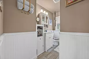 6 Pontiac St, New Bedford, MA 02745 - Photo 16