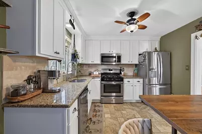 6 Pontiac St, New Bedford, MA 02745 - Photo 10