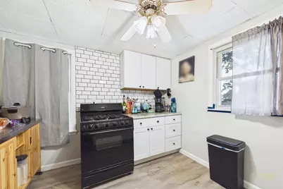 23 Rodney St, New Bedford, MA 02744 - Photo 4