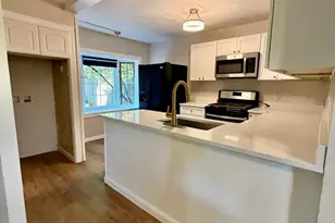 8A Warren Pl, Framingham, MA 01701 - Photo 2