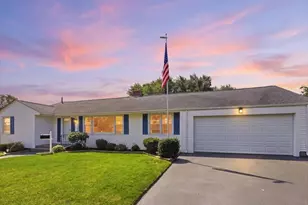18 Picard Ct, Swansea, MA 02777 - Photo 2