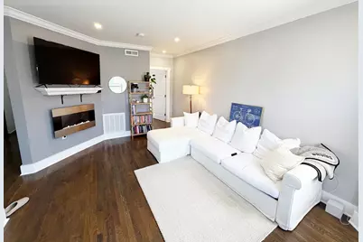 27 Plymouth St #3, Cambridge, MA 02141 - Photo 2