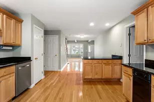7 Hartswood Dr, Haverhill, MA 01830 - Photo 10
