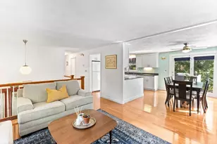 8 Green St, Billerica, MA 01821 - Photo 4