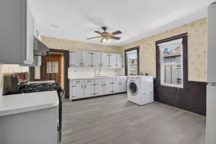 16 Bedford St, Quincy, MA 02169 - Photo 10