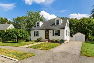 33 Griffin Rd, Peabody, MA 01960 - Photo 2